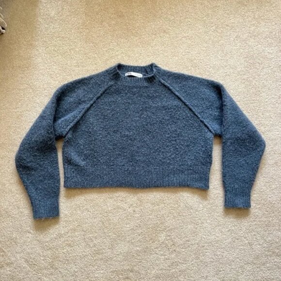 Boxy Oversized Cropped Blue Sweater from Zara, Size Large, warm and cozy - Picture 4 of 4